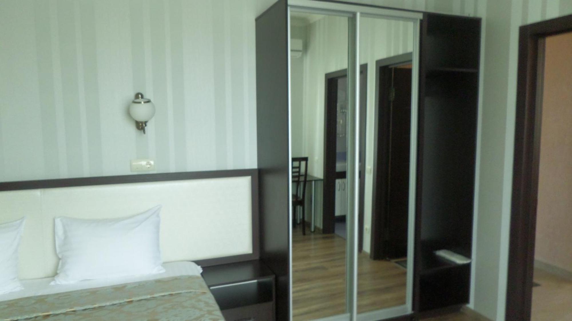 Royal Hotel Jarkov Habitación foto